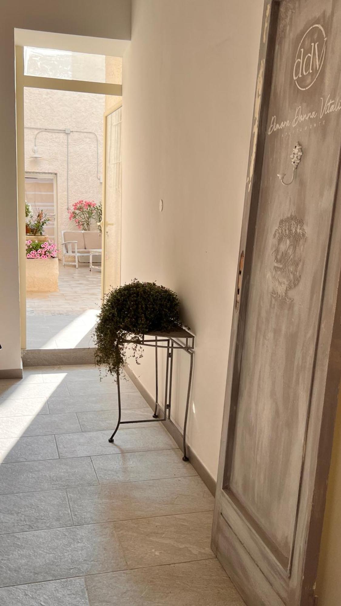 Dimora Donna Vitalia Apartments Trapani Esterno foto